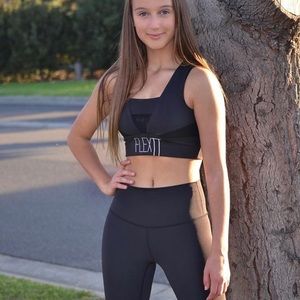 NWOT Lululemon all-black high rise crop Leggings